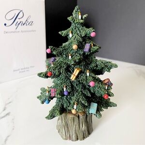 Small Holiday Tree by Pipka
